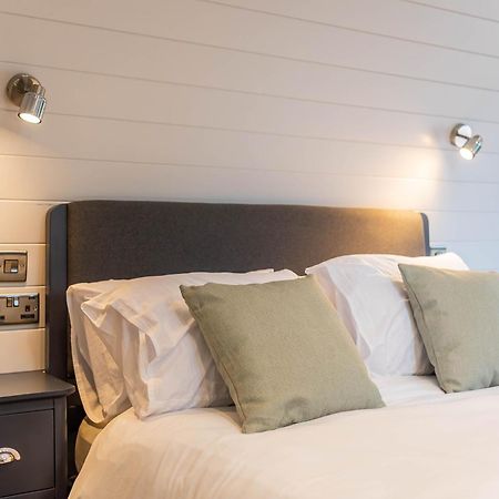 The Plough Inn Cabins Ramsden Buitenkant foto